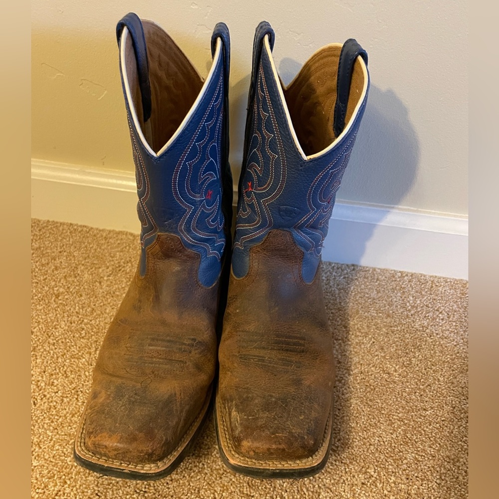 Ariat Boys cowboy boots size 6